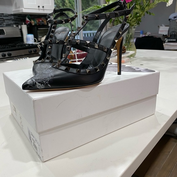 ***SOLD*** Valentino Rockstud - Picture 2 of 4